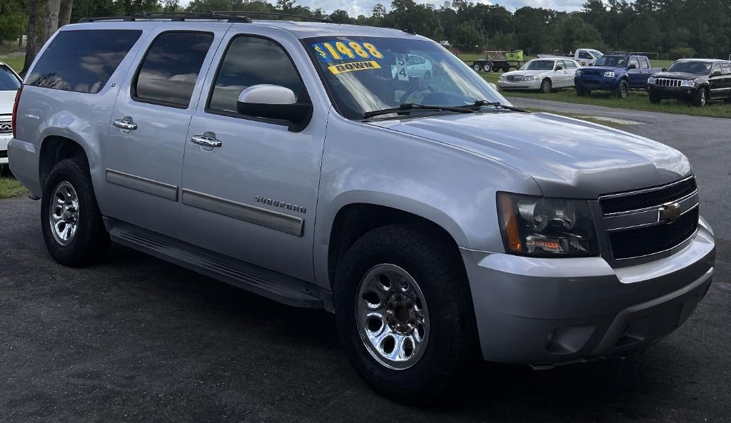 2013 Chevrolet Suburban 2WD 1500 LT's photo