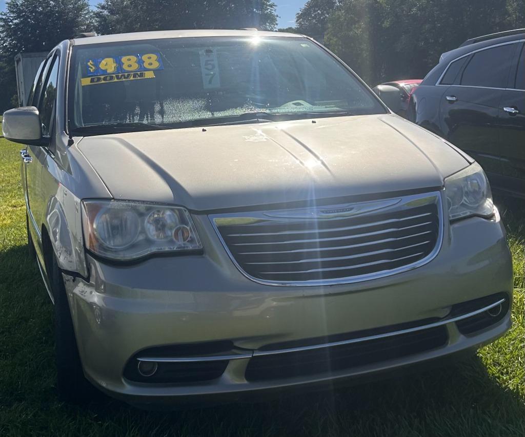2016 Chrysler Town & Country Touring's photo